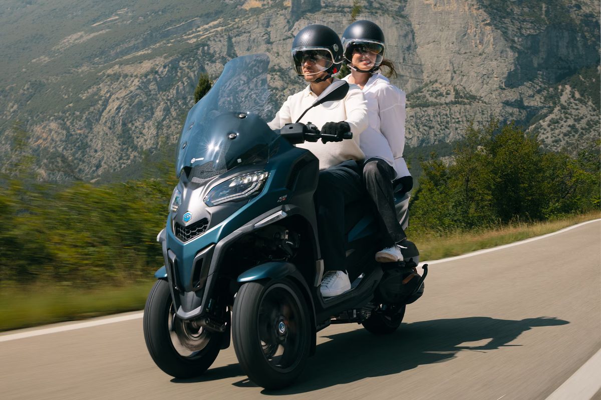 Trois-roues Piaggio MP3 530, conduit avec le permis B après la formation de 7 heures