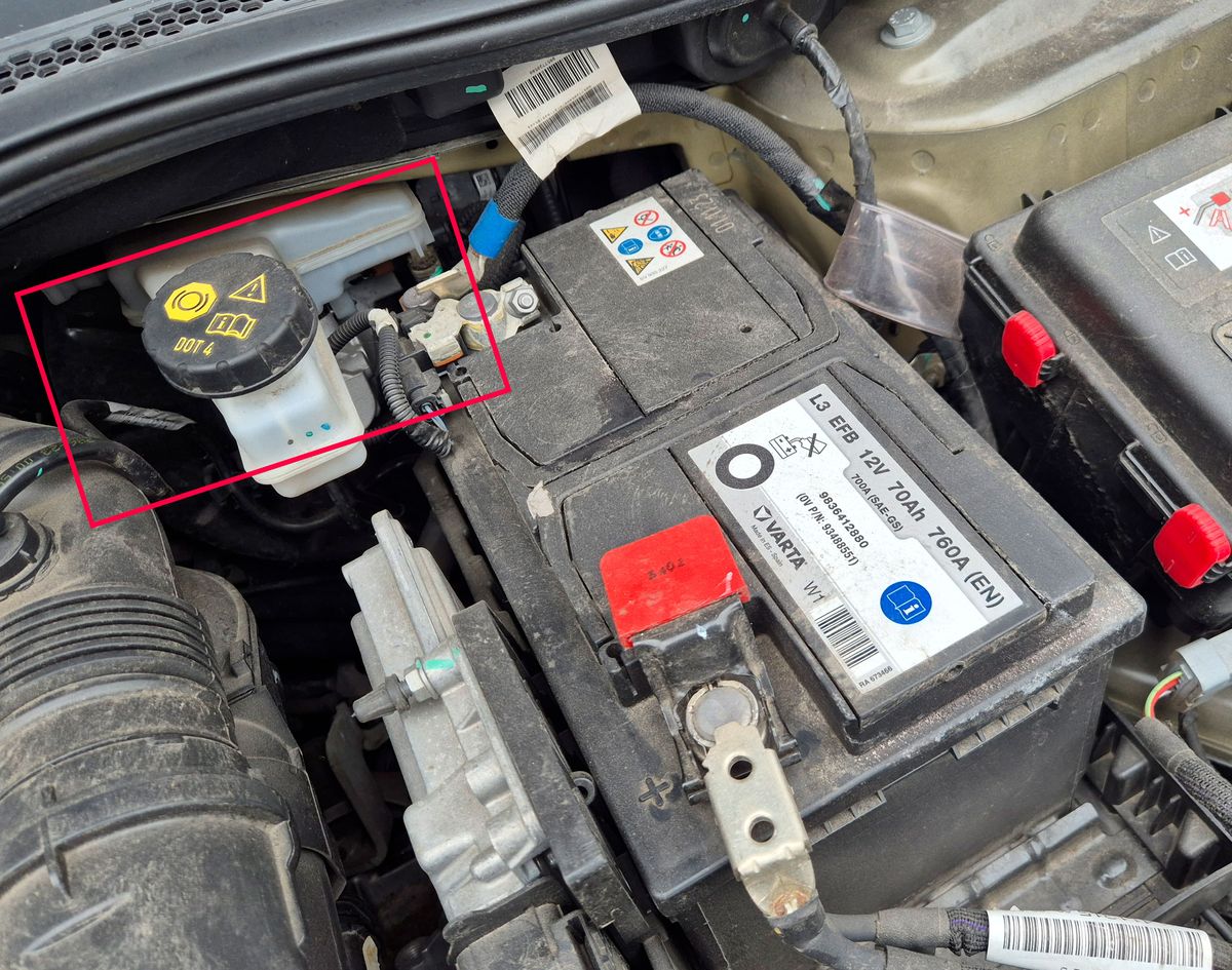 Question 8 : Montrez où s'effectue le contrôle du niveau du liquide de frein – illustration sur Peugeot 208