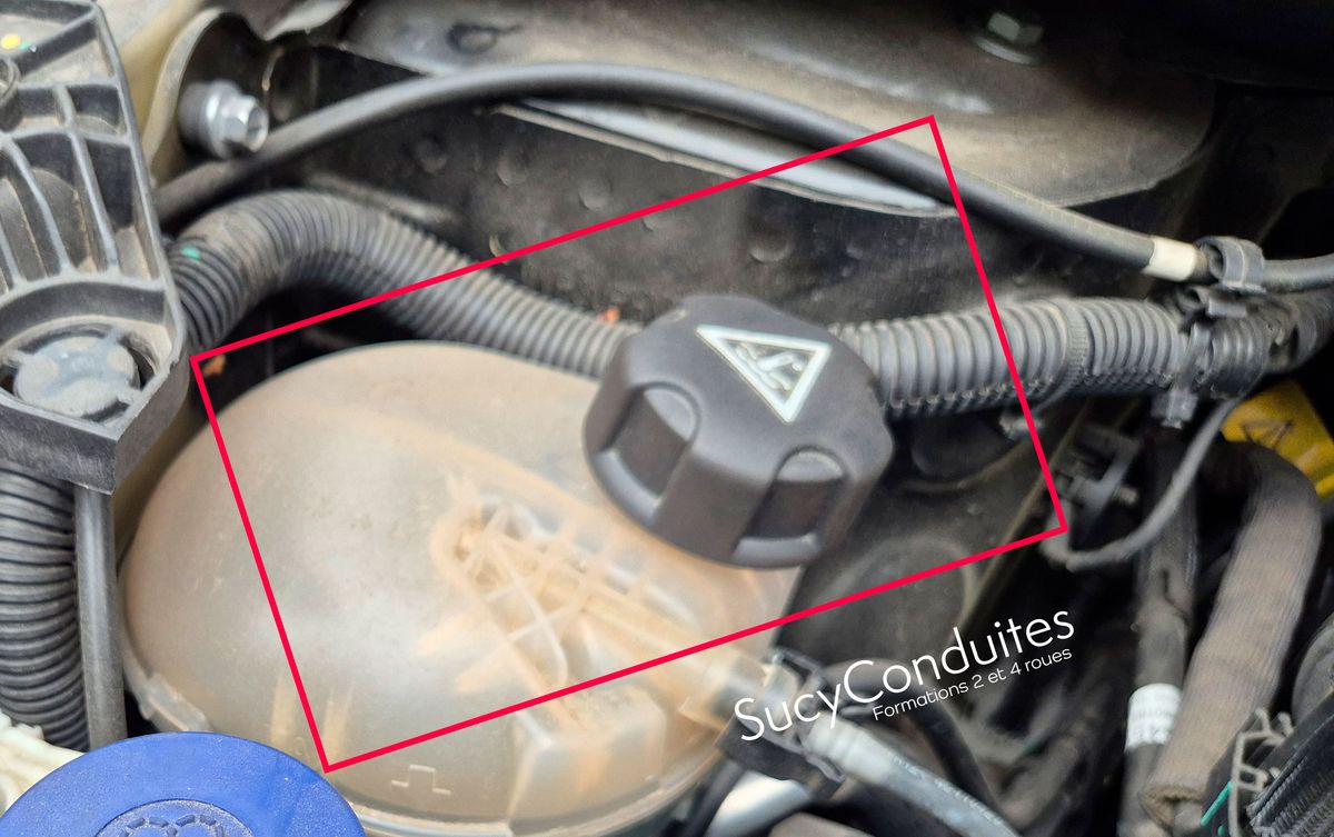 Question 12 : Montrez où s'effectue le remplissage du liquide de refroidissement – illustration sur Peugeot 208