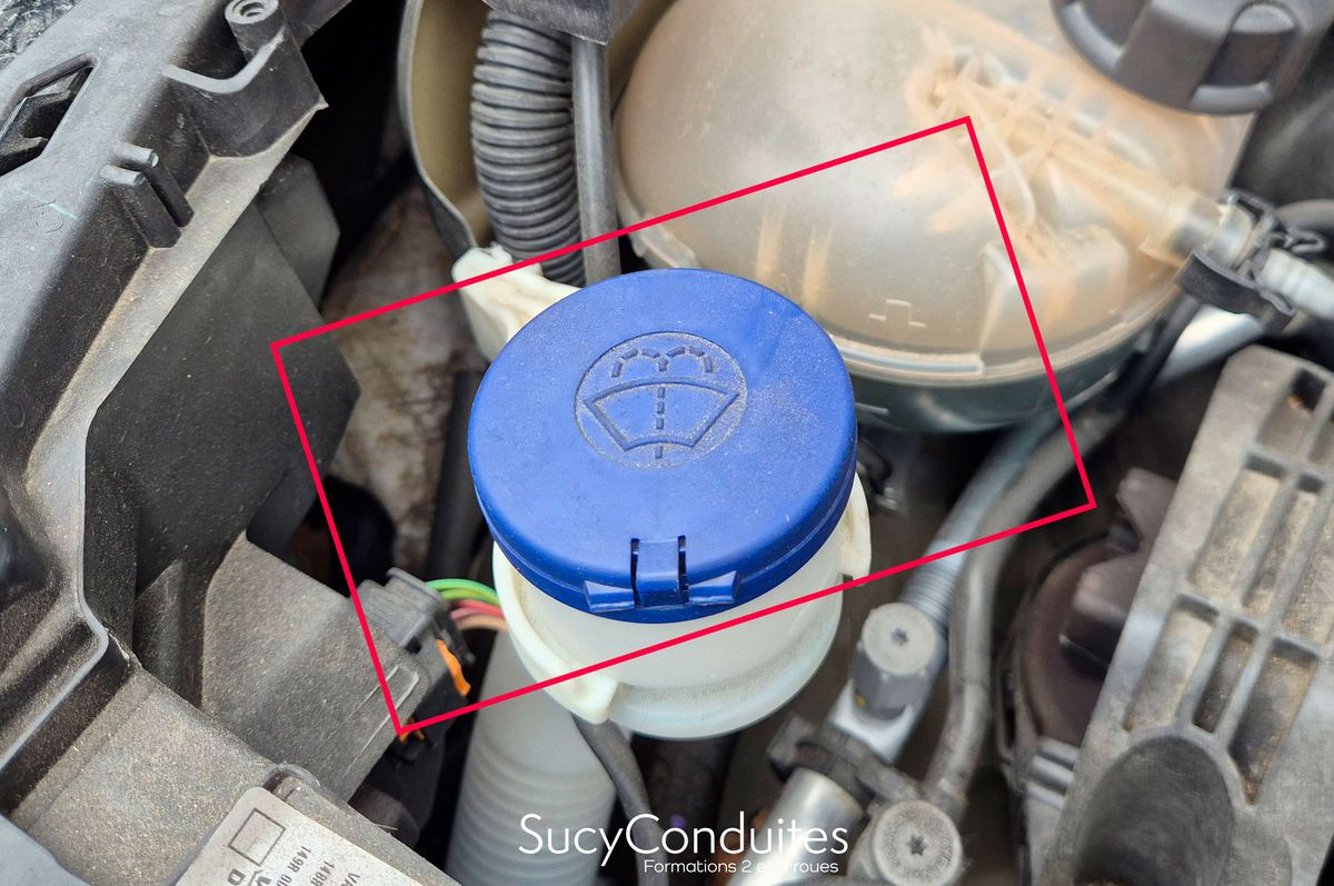 Question 2 : Montrez où s'effectue le remplissage du produit lave-glace – illustration sur Peugeot 208