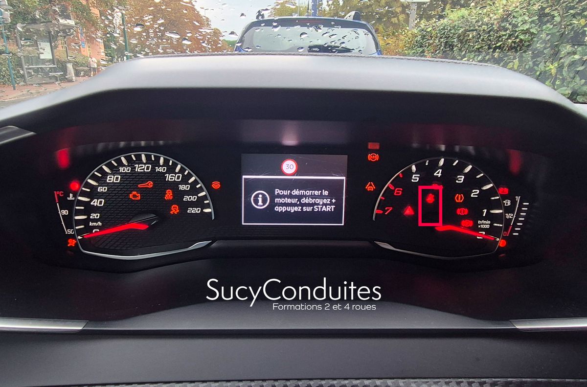 Question 39 : Montrez le voyant signalant l'absence de bouclage de la ceinture de sécurité du conducteur – illustration sur Peugeot 208
